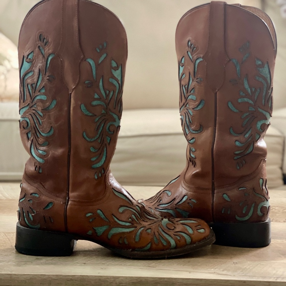 women’s rockin leather boots
size 8
worn twice 
excellent condition